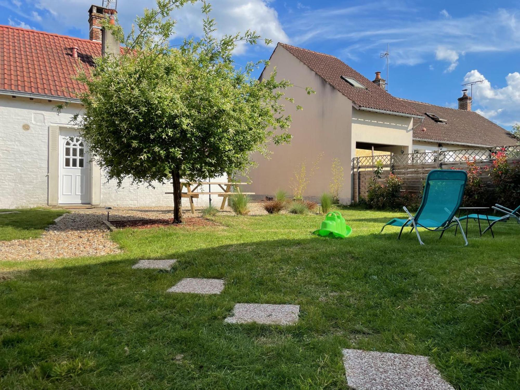 Le Cocoon D'Annabelle - Jolie Maison Avec Jeux Et Grand Jardin Pierrefitte-sur-Sauldre Exteriér fotografie